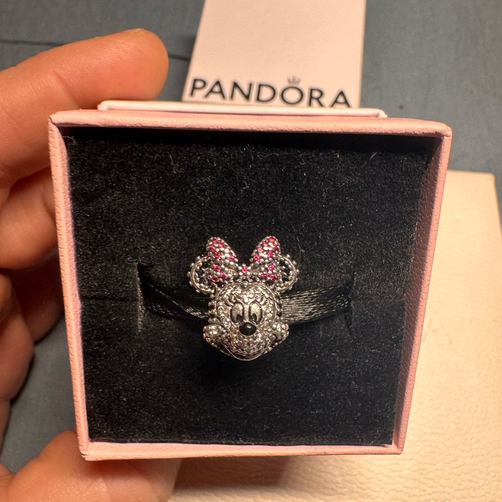 Retired authentic Pandora Disney - Minnie Mouse page head - LTD